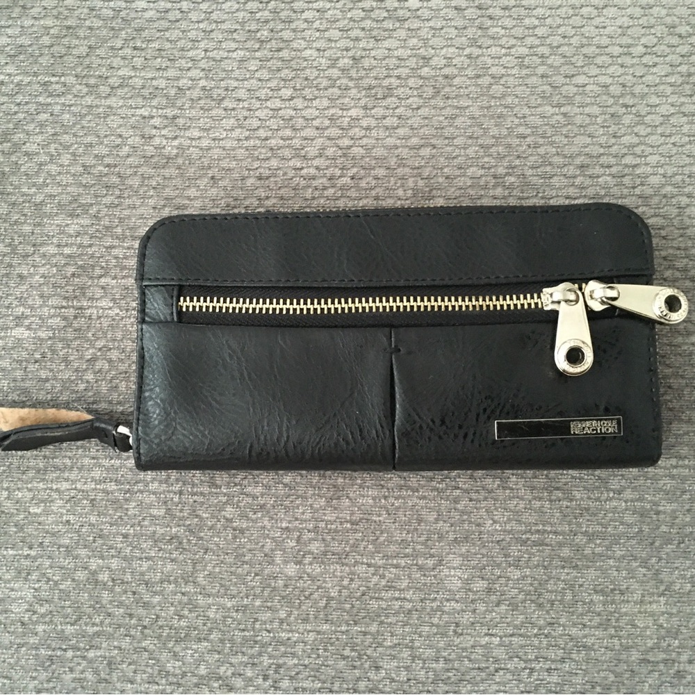 Kenneth Cole Reaction Women's Zip Wallet with Gold Hardware
